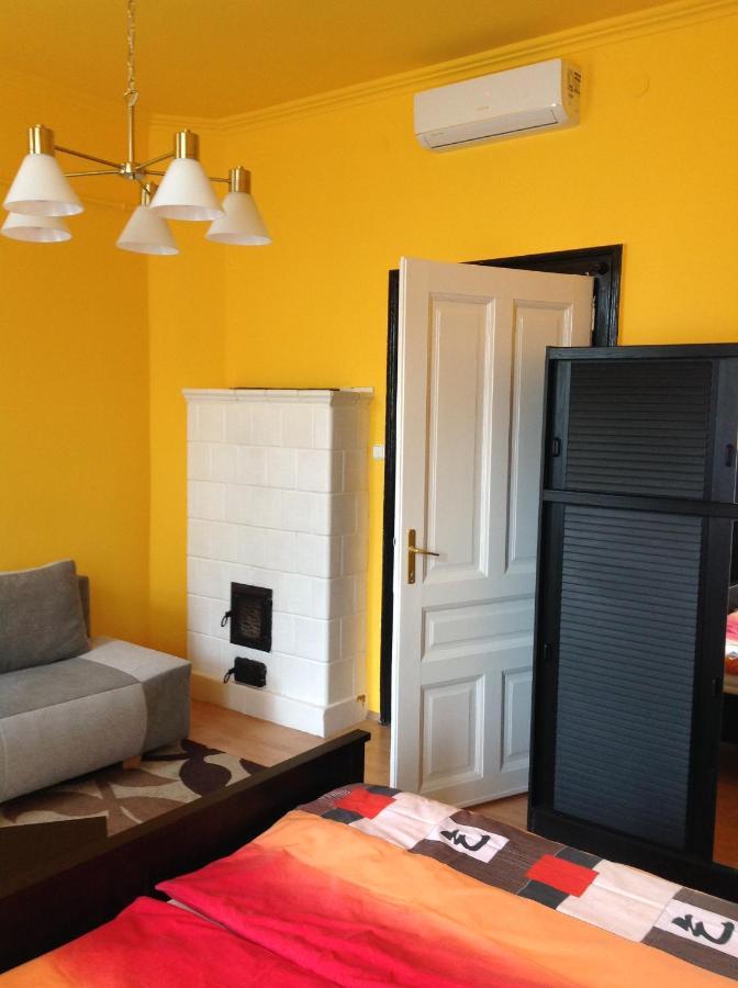 King Apartman Sarvar Exterior photo