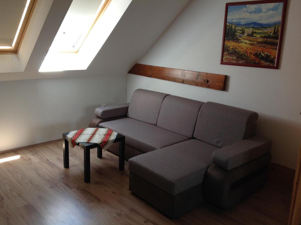 King Apartman Sarvar Exterior photo