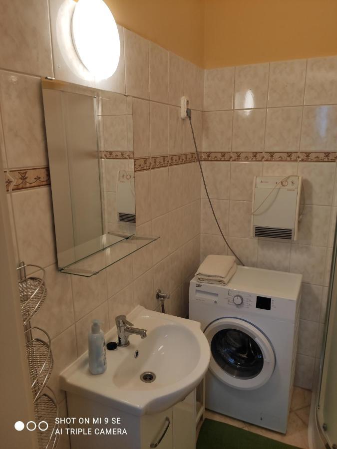 King Apartman Sarvar Exterior photo