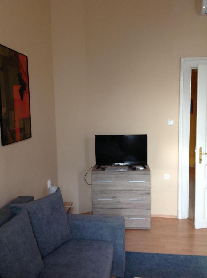 King Apartman Sarvar Exterior photo