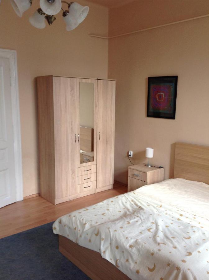 King Apartman Sarvar Exterior photo