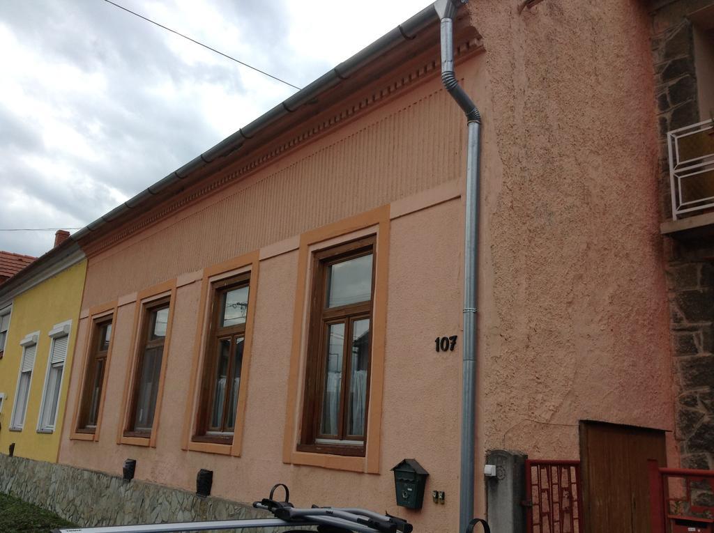 King Apartman Sarvar Exterior photo
