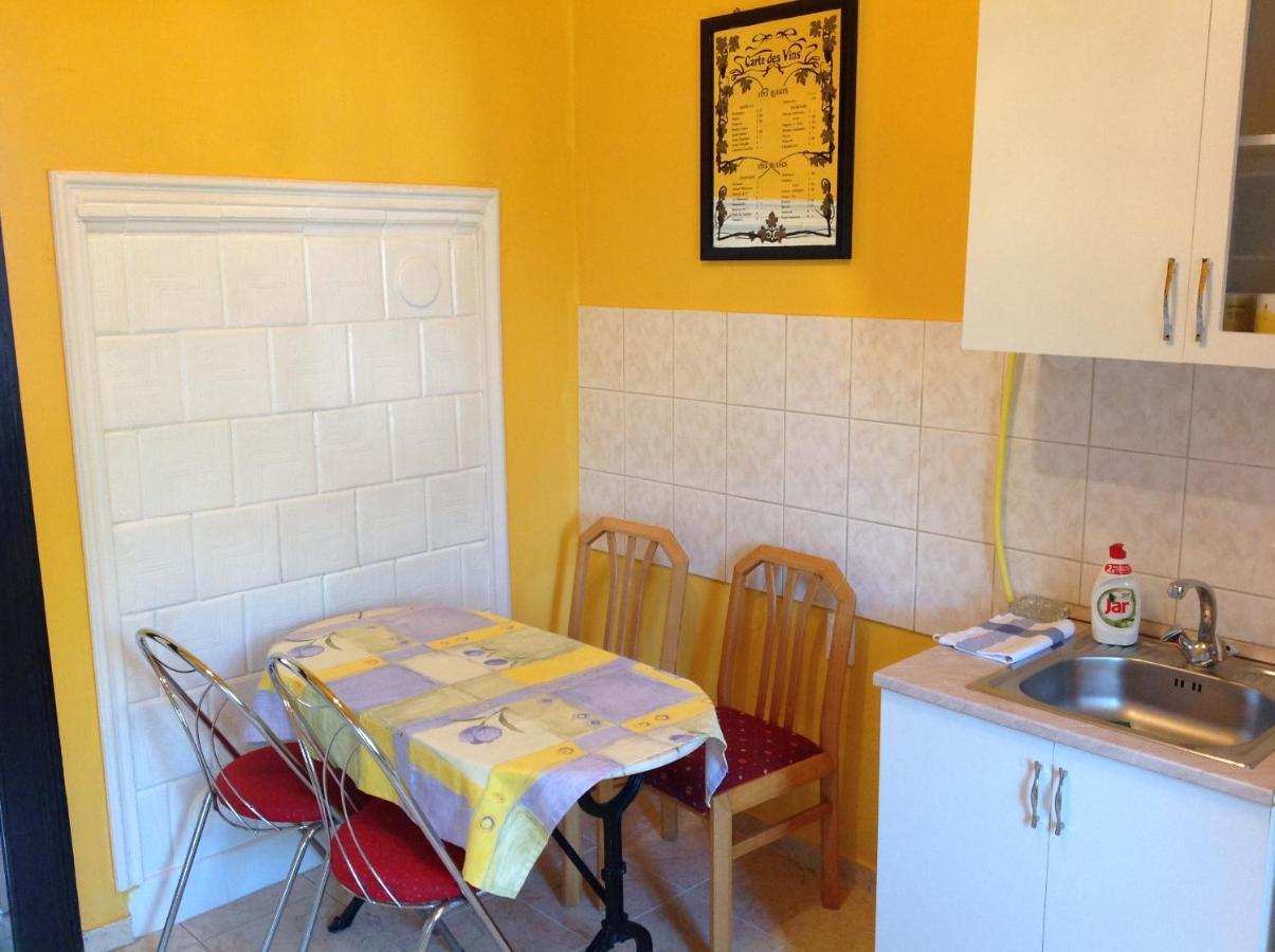 King Apartman Sarvar Exterior photo
